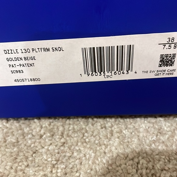 Stuart Weitzman beige platforms with pearl detail - Picture 4 of 4